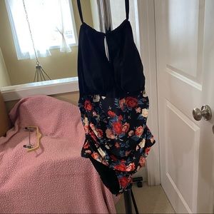 Brand new with tags cupshe one piece swimsuit 🖤